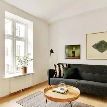 Lejlighed 3 Bedroom Apt With Balcony *